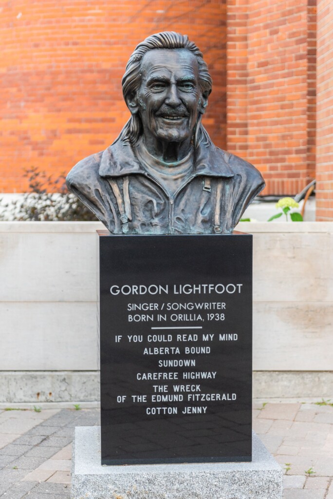 Gordon Lightfoot bust in front of Orillia Opera House